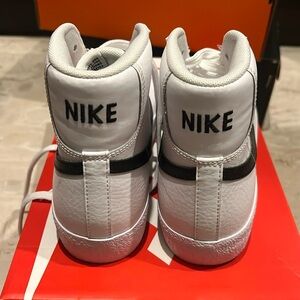 Boys 5.5 Nike Blazers